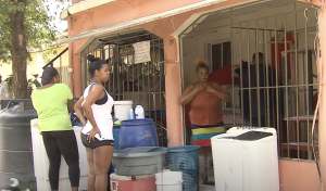 Persiste crisis en suministro de agua en sectores de Santiago