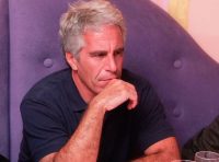 Exasistente de Jeffrey Epstein afirma que “nunca vio nada”