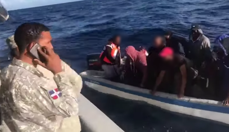 Repatrían a 60 yoleros tras llegar a costas de Puerto Rico