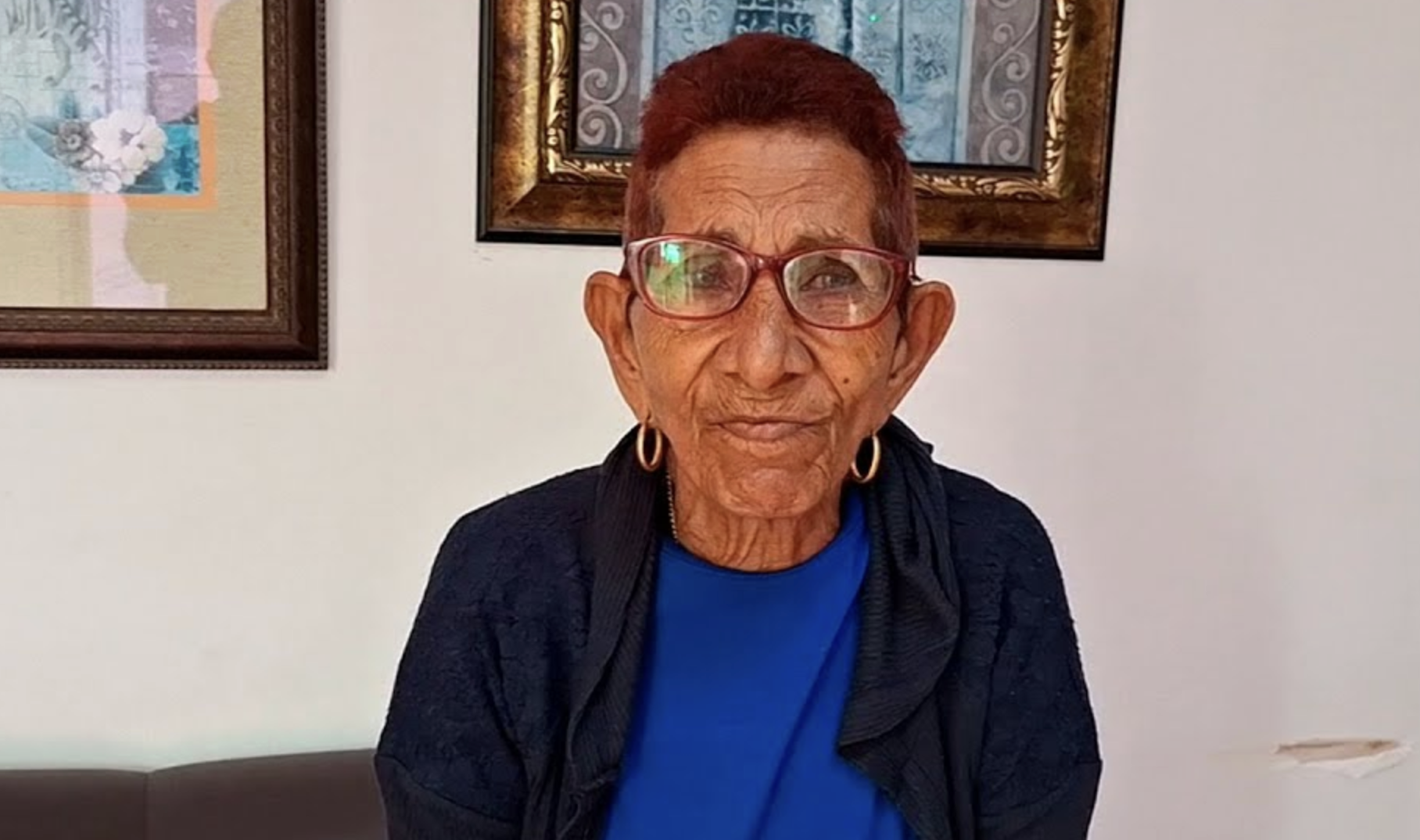 Anciana de 83 años denuncia retraso en liberación de hombre que crió desde pequeño