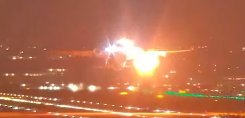 Avión realiza aterrizaje de emergencia tras explosión en motor (video)
