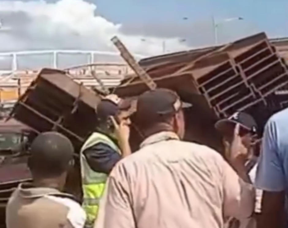 Patana se vuelca y genera caos en el km 9 (video)