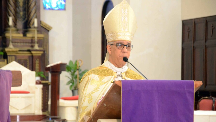 Arzobispo de Santiago llama a Abinader a enfrentar la corrupción