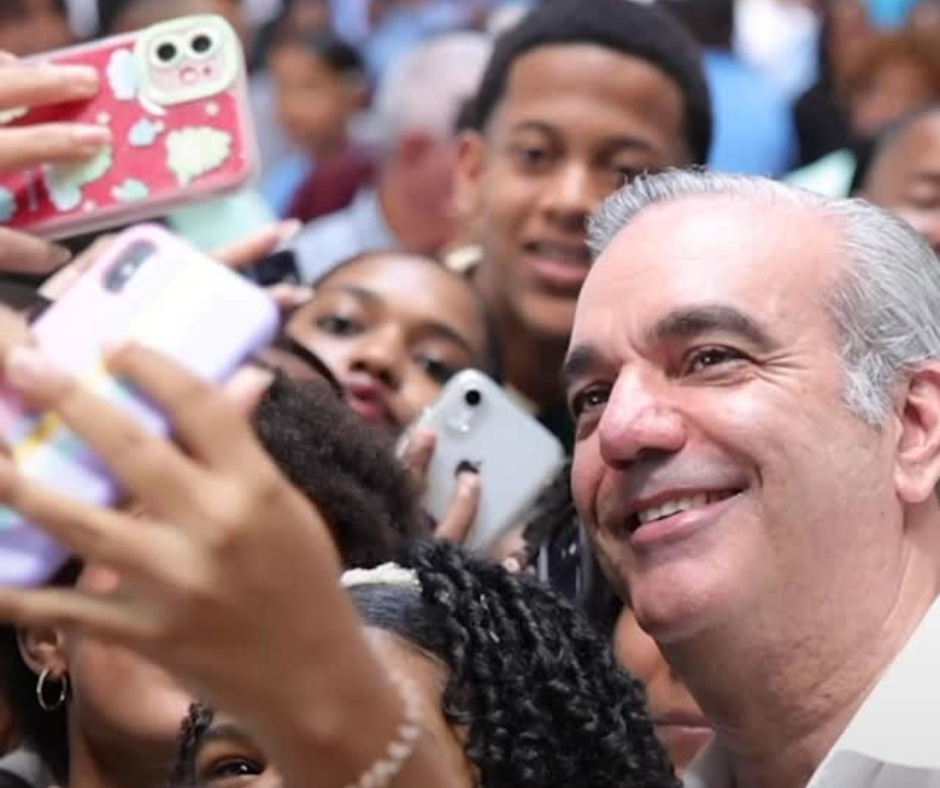 Abinader entre los tres presidentes mejor valorados de Latinoamérica