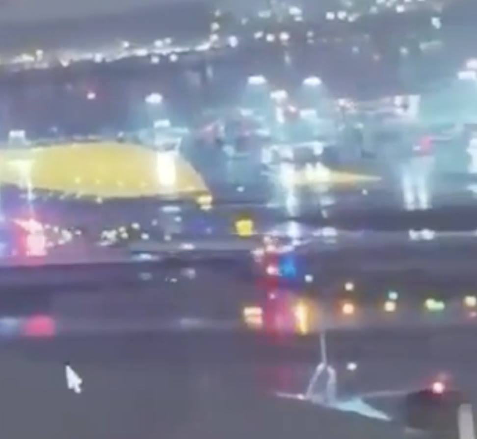 Video captó choque mortal entre avión y camión de bomberos en LaGuardia