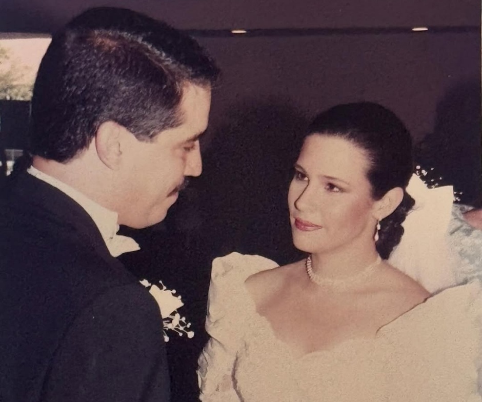 “Te amo! Hoy celebramos 34 años de matrimonio”