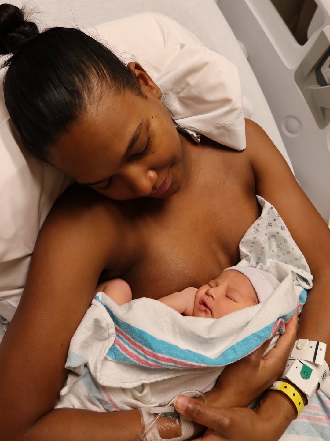 Supermodelo dominicana Arlenis Sosa da la bienvenida a su chichí