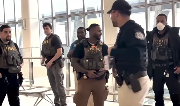 Aumenta la tensión por presencia de ICE en aeropuertos de USA