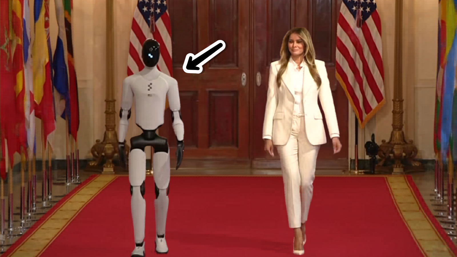 Primera Dama es escoltada por un robot en la Casa Blanca (video)