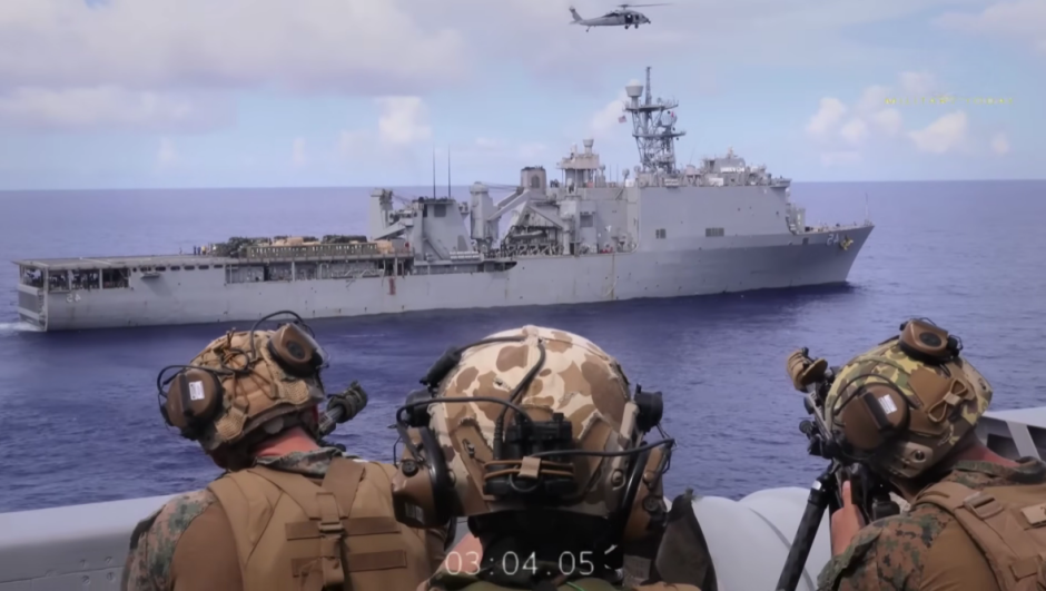 EE.UU. despliega al USS Tripoli en guerra contra Irán