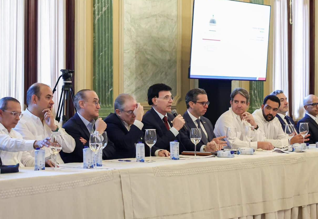 Empresarios buscan mitigar alza de fletes