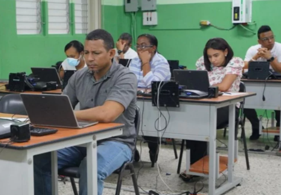 ADP suspende evaluación docente por macos en plataforma