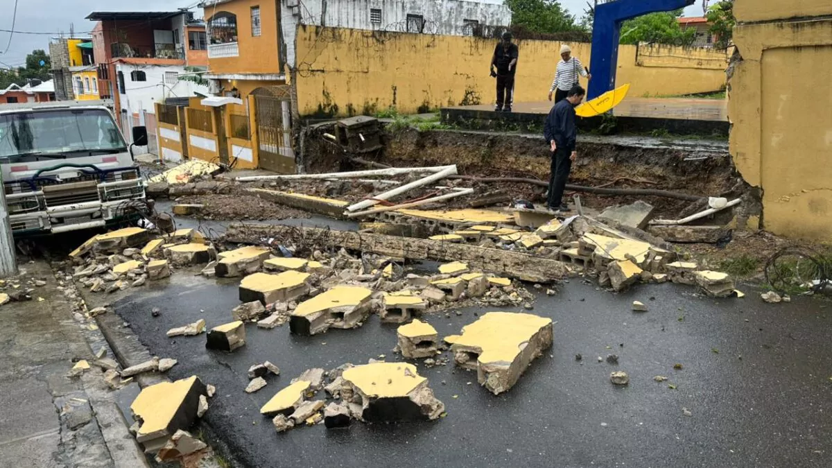 Colapsa pared de escuela Eduardo Brito en Pedro Brand