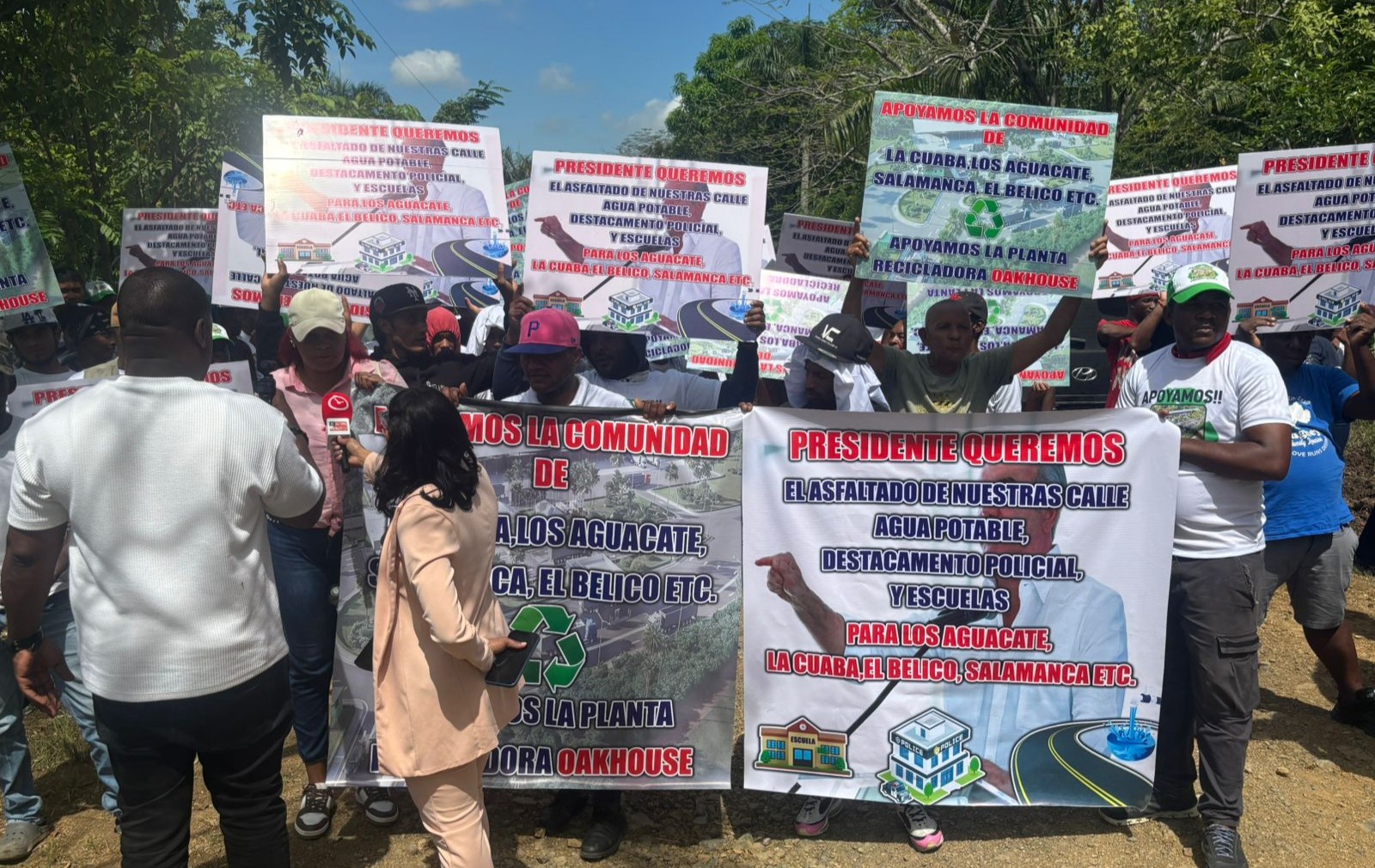 Comunidades de Pedro Brand reclaman agua, calles y seguridad