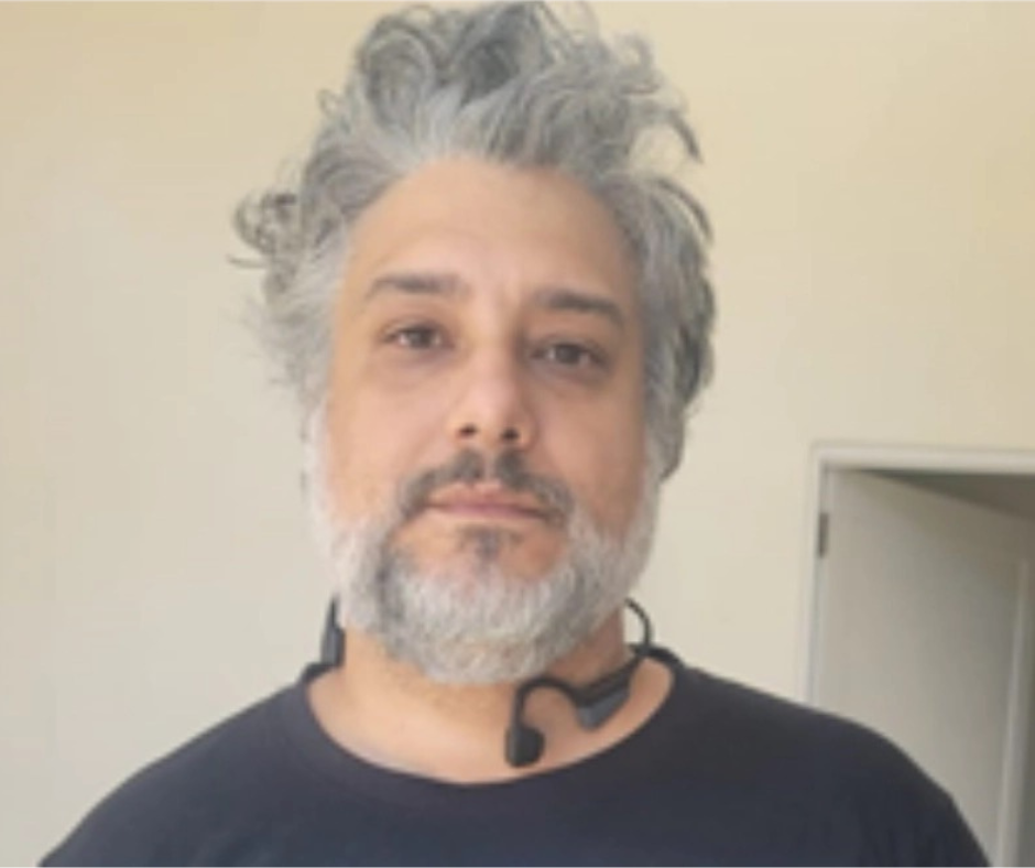 Arrestan abogado por falsificar títulos y robar inmuebles