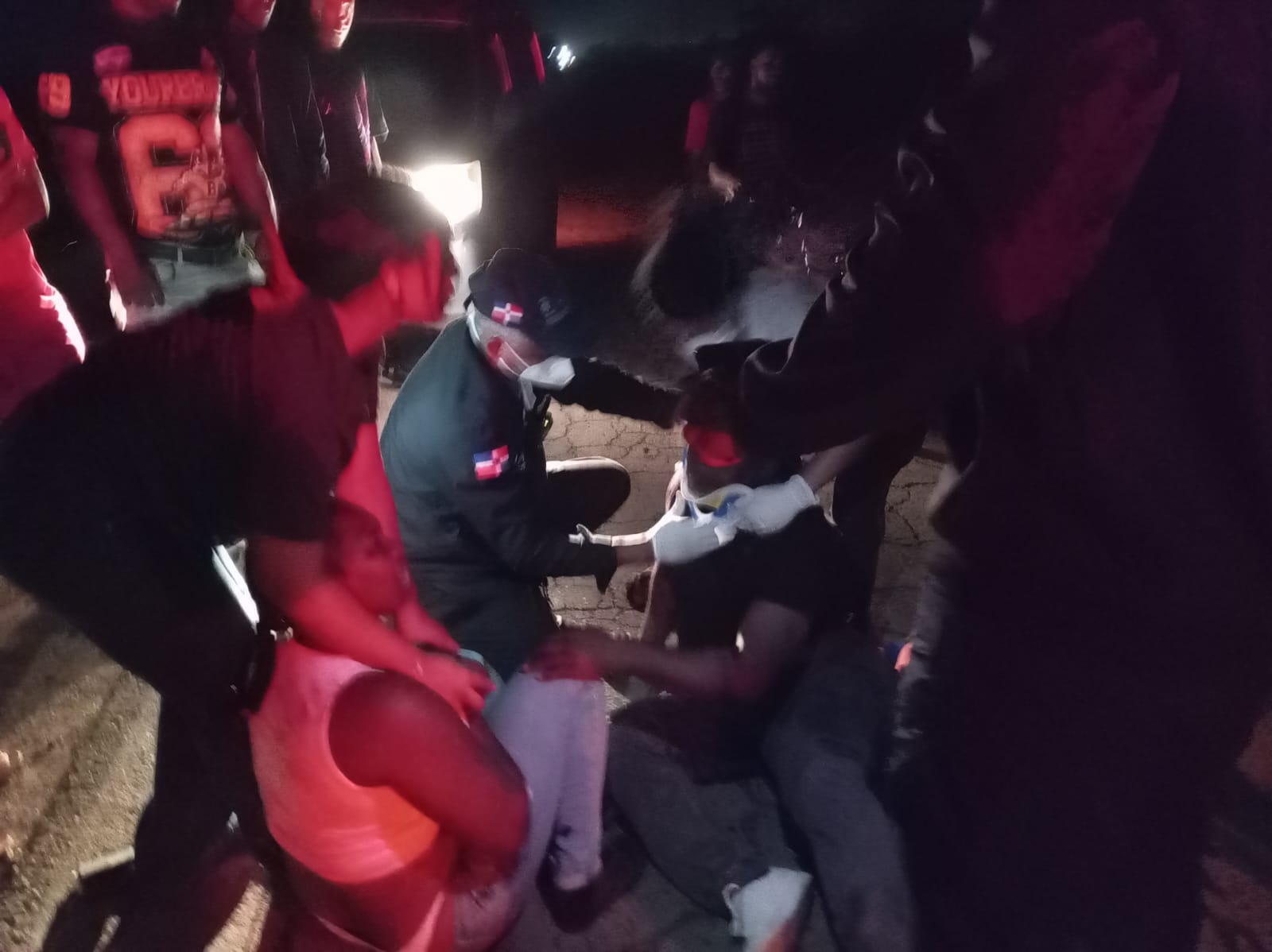 Tipo ajumao arrolla a cinco jóvenes en la carretera Mella