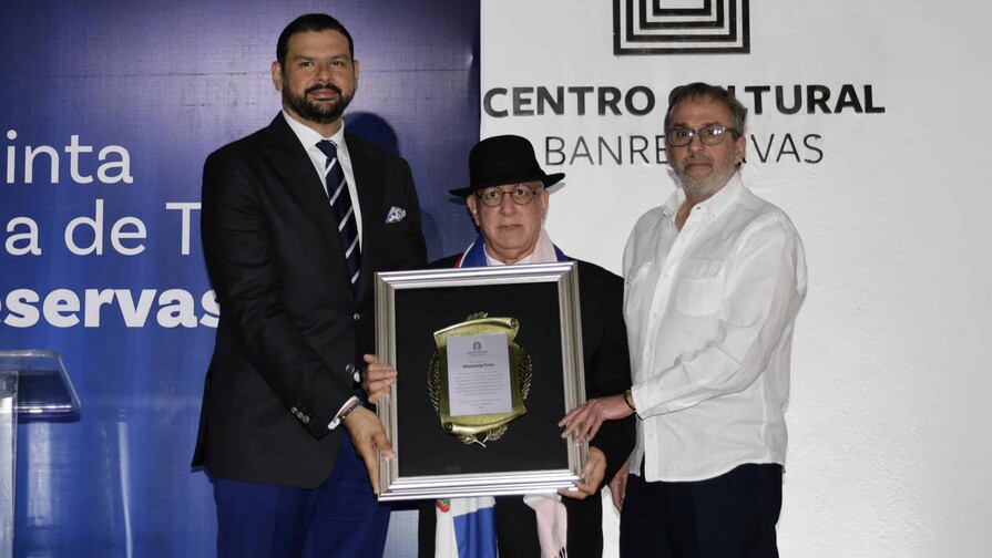 Centro Cultural Banreservas reconoce la trayectoria de Giovanny Cruz