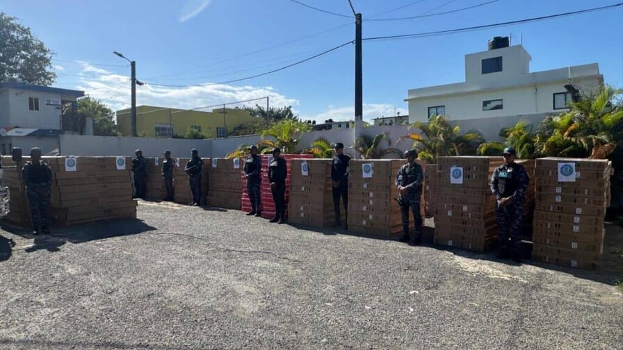 Incautan yipeta del año y más de 500 televisores en operativo