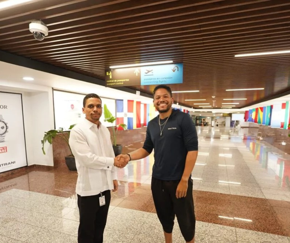 Mirex repatria a dominicano varado en Vietnam