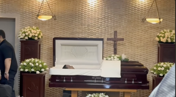 Entre aplausos y lágrimas, velan restos de Carlos Batista Matos