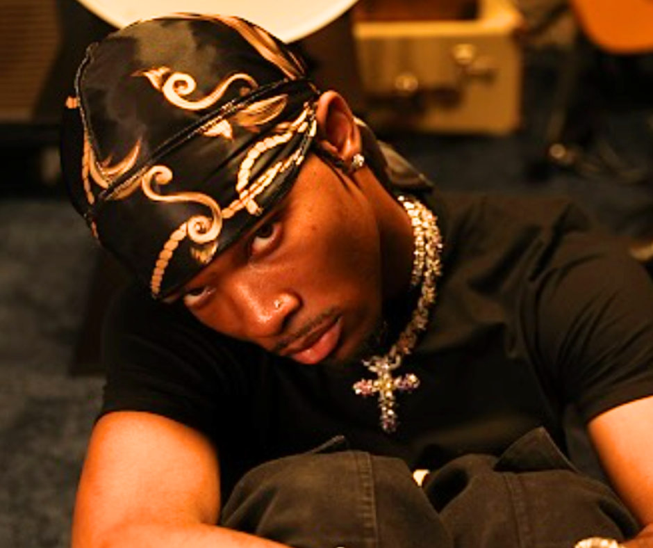 Cantante D4vd acusado de asesinato en 1er grado