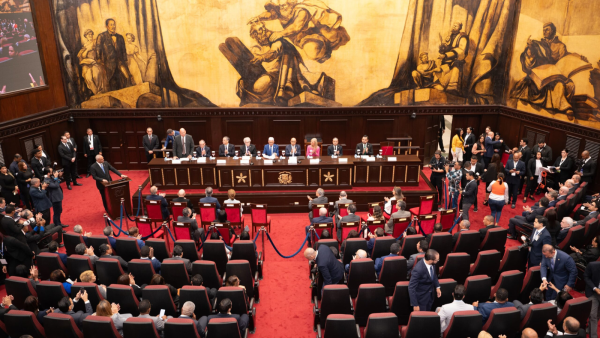 ‘La increíble prisa por pagar del Congreso Dominicano’ (video)