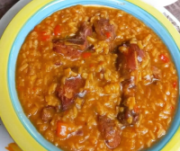 Comida de las 12: Asopao de pollo, chuleta y longaniza