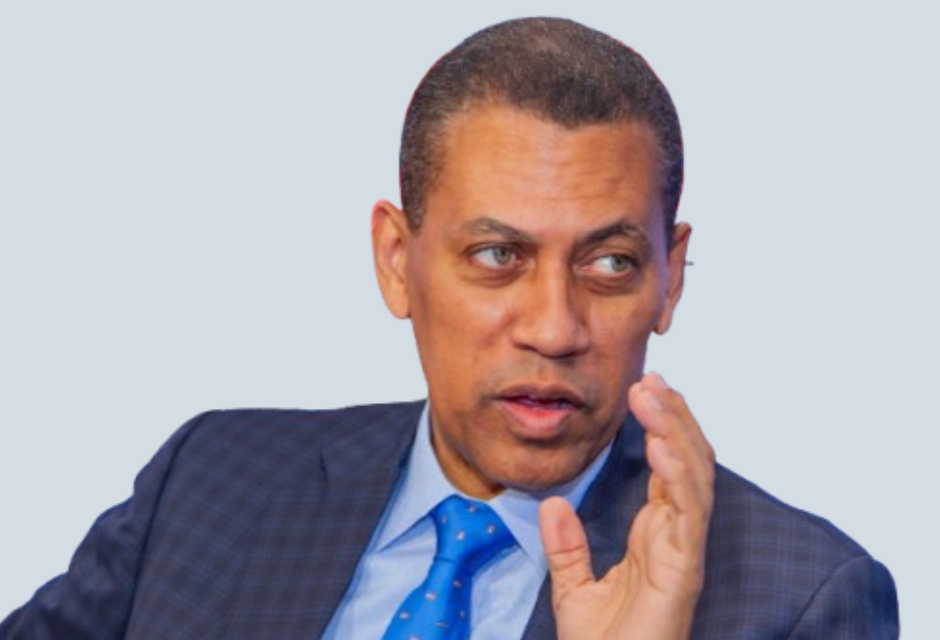 Guido advierte niños dominicanos pasan 8.5 horas diarias en internet