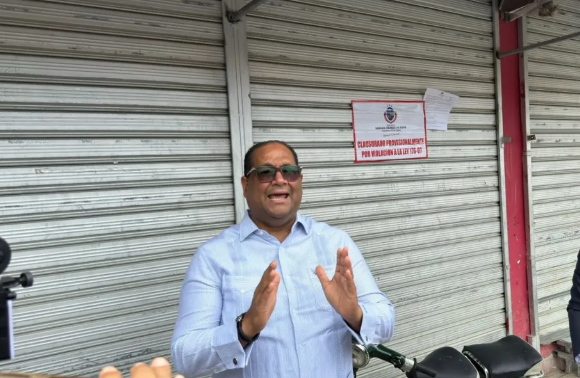 Clausuran tienda china en edificación afectada por incendio