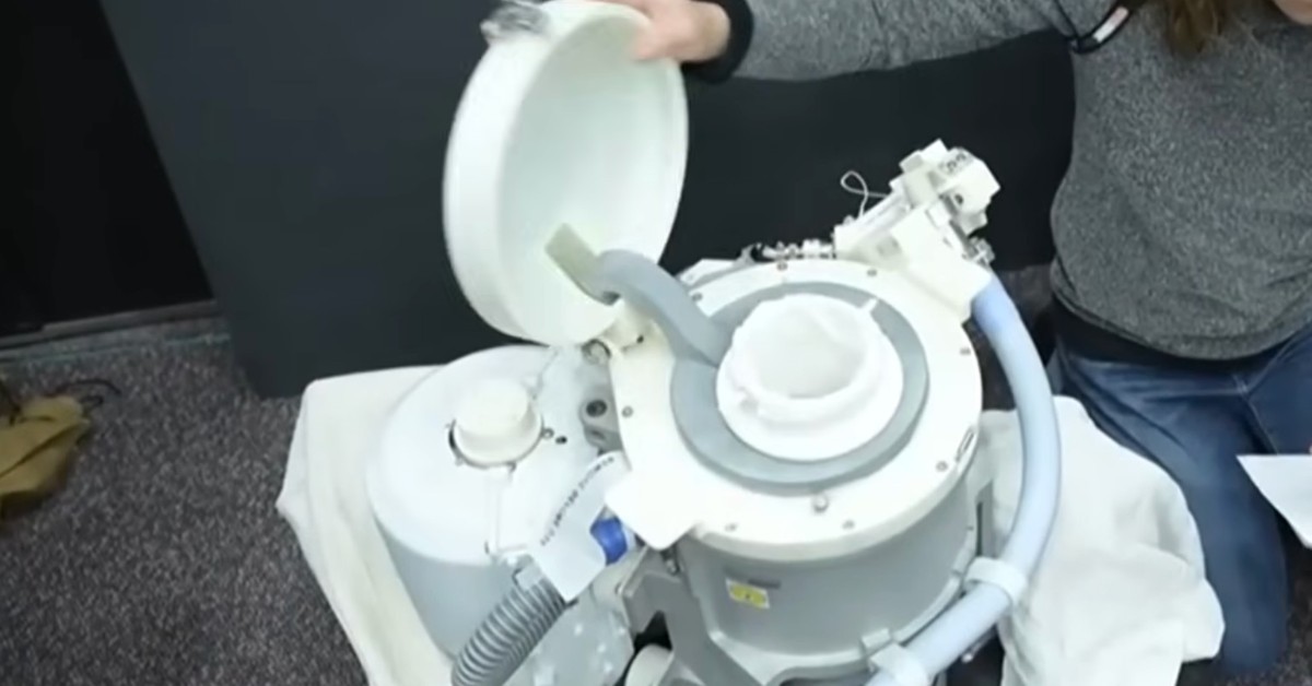 NASA pide a los astronautas de Artemis II no usar el inodoro