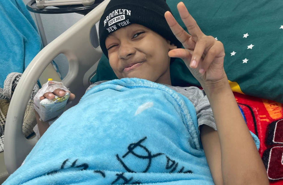 Familiares de niño con leucemia solicitan ayuda para trasplante