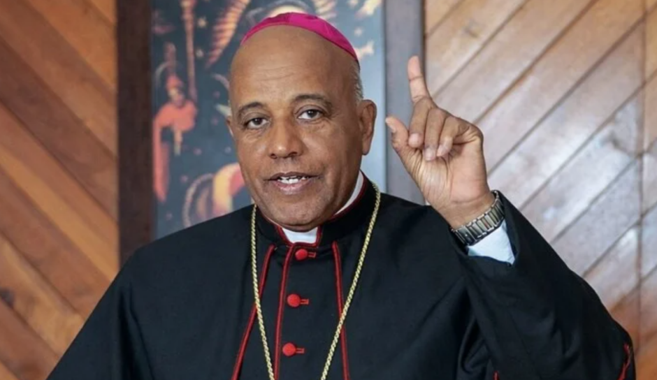 Obispo pide a mujeres evitar casarse con hombres celosos