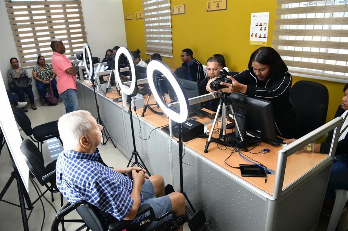 JCE atiende 11,106 personas en primer día de nueva cédula