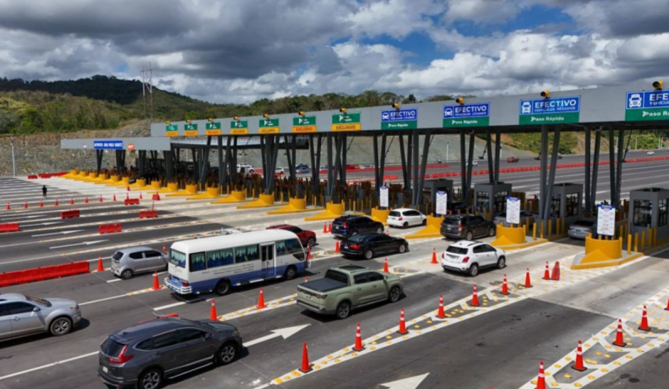 Más de 891,000 vehículos han cruzado los peajes en tres días