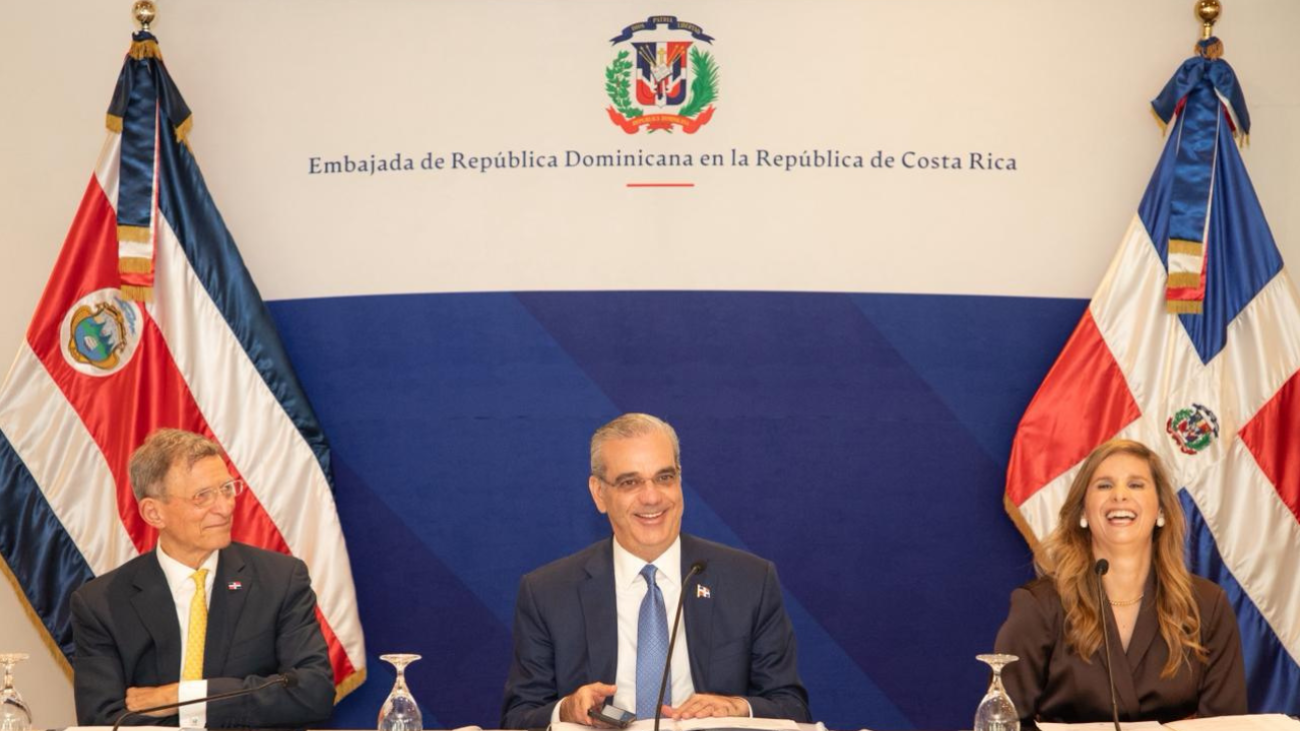 Abinader sostiene encuentro con empresarios de Costa Rica