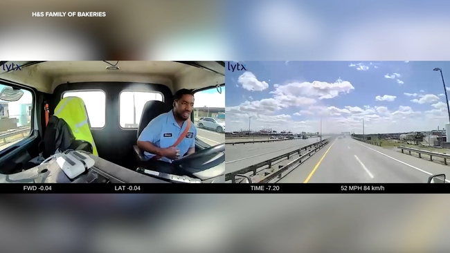 Avión de United Airlines choca con poste y camión al aterrizar en Newark