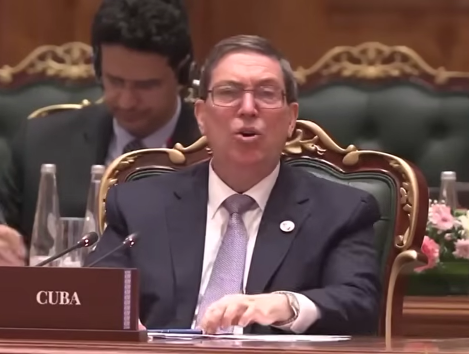 Cuba acepta ayuda de US$100 millones de EE.UU.