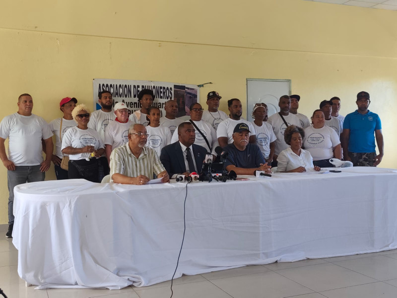 Buhoneros claman por Carolina Mejía