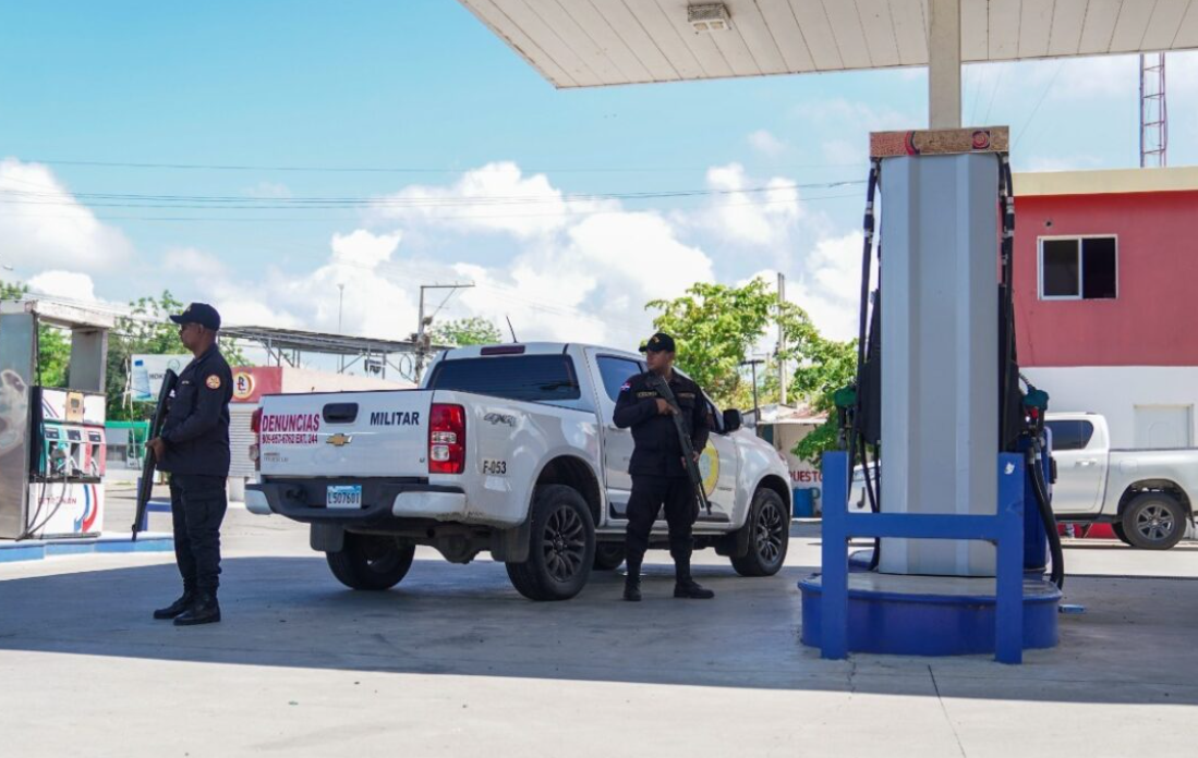 Petronan sobre estación cerrada en Montecristi