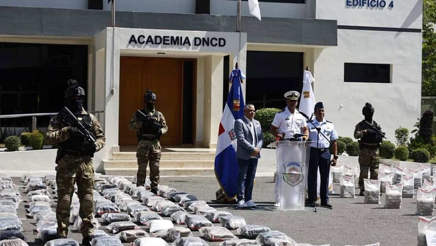Decomisan 1,295 paquetes de droga en costas de Pedernales