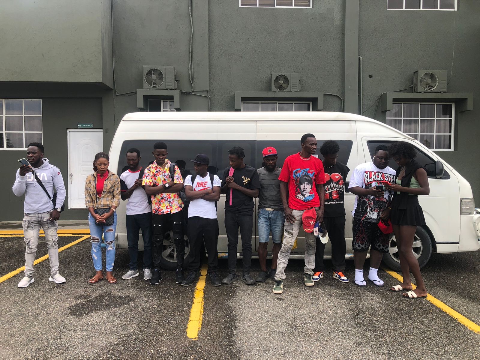 Interceptan minibús con 11 haitianos indocumentados