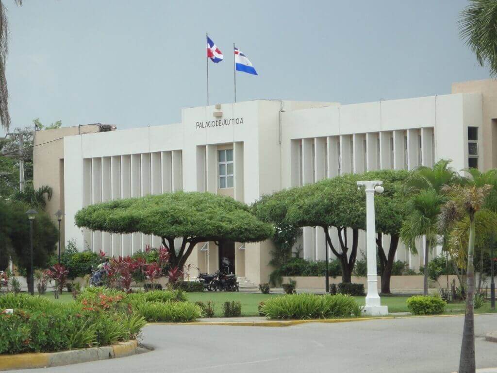 Motoconchista se suicida frente al Palacio de Justicia de San Juan