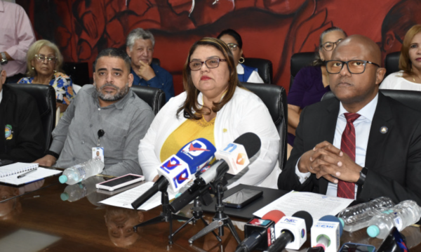 Continúa lucha a favor de pensionados y médicos retirados