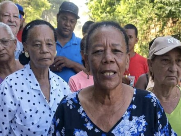 Comunidad de Clavellina protesta por carretera digna