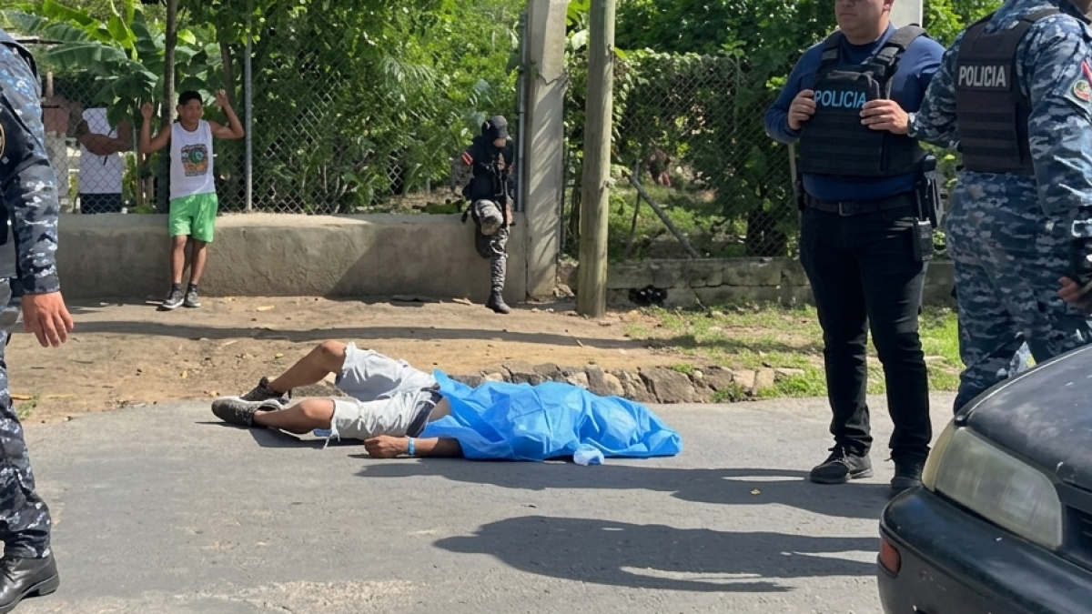 Identifican hombre hallado muerto a tiros en carretera de Santiago