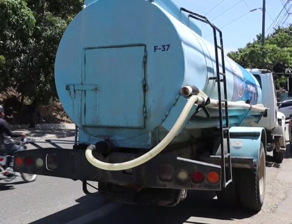 “Gastamos hasta RD$2,500 semanales en camiones de agua”
