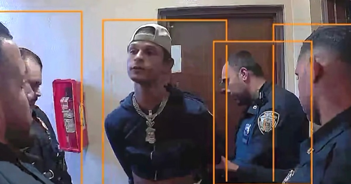 Un criollo es acusado de fuñir la paciencia en edificio de el Bronx