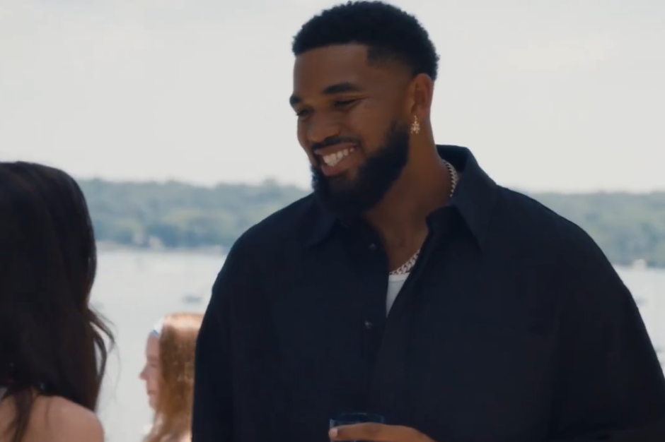 Así aparece Karl Towns en El Diablo viste a la Moda 2 (video)