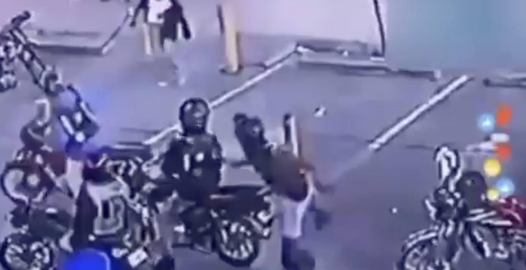 RD: Motorista degraciao apuñala pana frente supermercado (video)