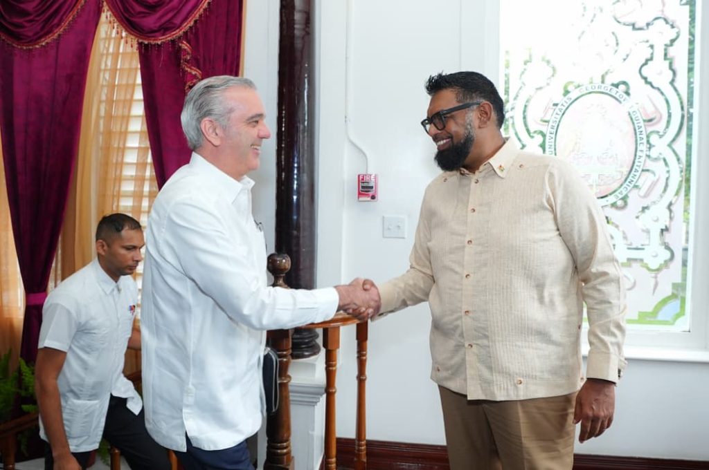 Abinader llega a Casa de Gobierno en Guyana